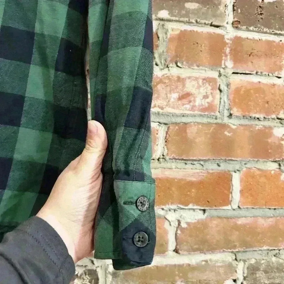 TNA Aritzia Green & Black Boyfriend Fit Flannel Size XS - Picture 8 of 8